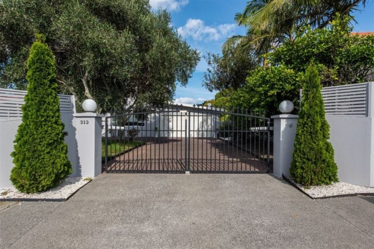 Photo of property in 313 Hobsonville Road, Hobsonville, Auckland, 0618