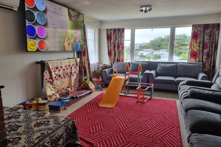 Photo of property in 57 Salford Street, Newlands, Wellington, 6037