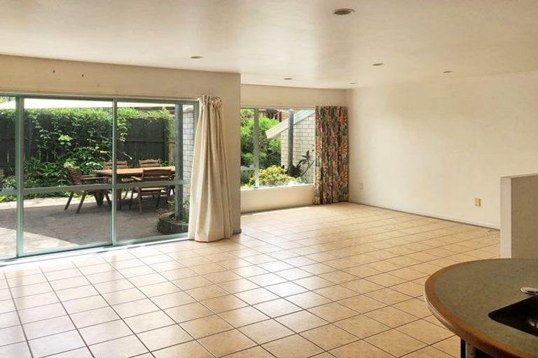 Photo of property in 3 Khaleel Place, Henderson, Auckland, 0612