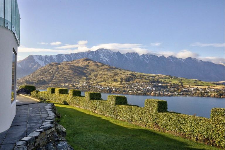 Photo of property in 10 Peregrine Place, Queenstown, 9300