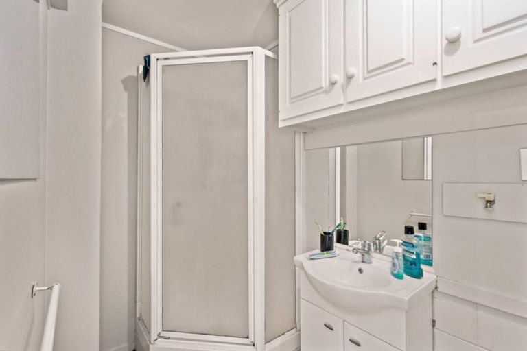 Photo of property in 7 Landsdale Place, Massey, Auckland, 0614