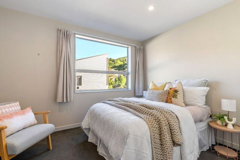 Photo of property in 9/8 Thatcher Crescent, Crofton Downs, Wellington, 6035