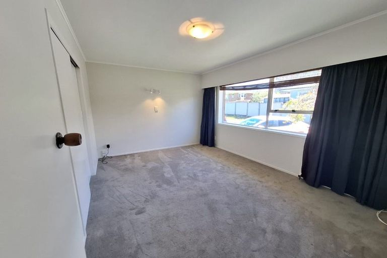 Photo of property in 1/5 Tobruk Crescent, Milford, Auckland, 0620
