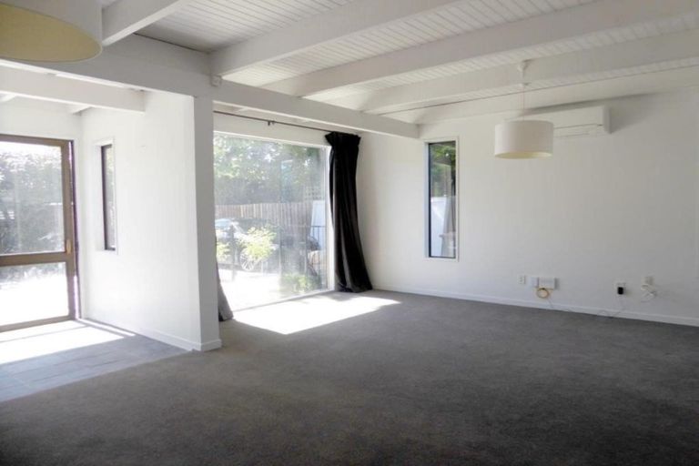 Photo of property in 52 Aikmans Road, Merivale, Christchurch, 8014