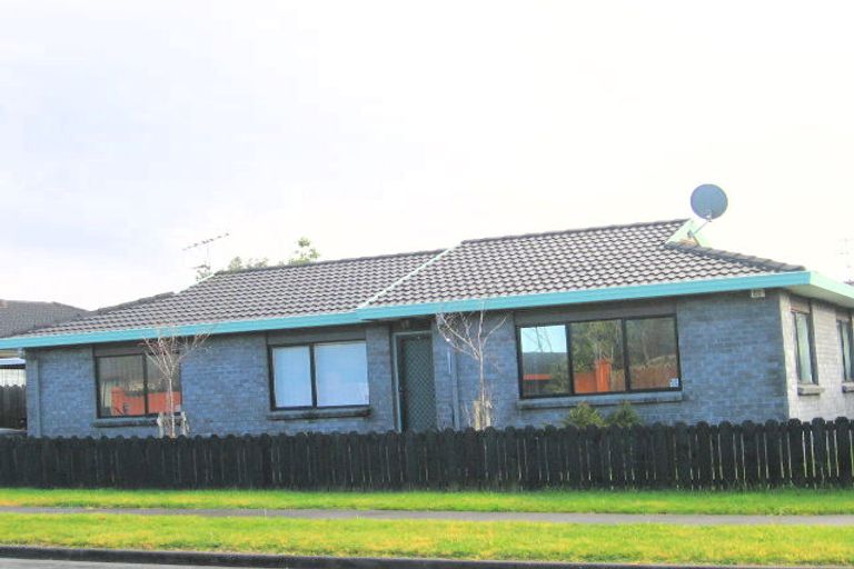 Photo of property in 1/1 Heathridge Place, Burswood, Auckland, 2013