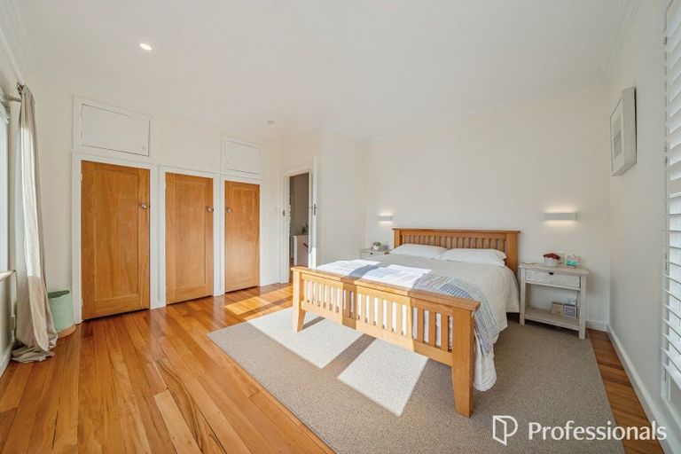 Photo of property in 31 Walter Road, Lowry Bay, Lower Hutt, 5013