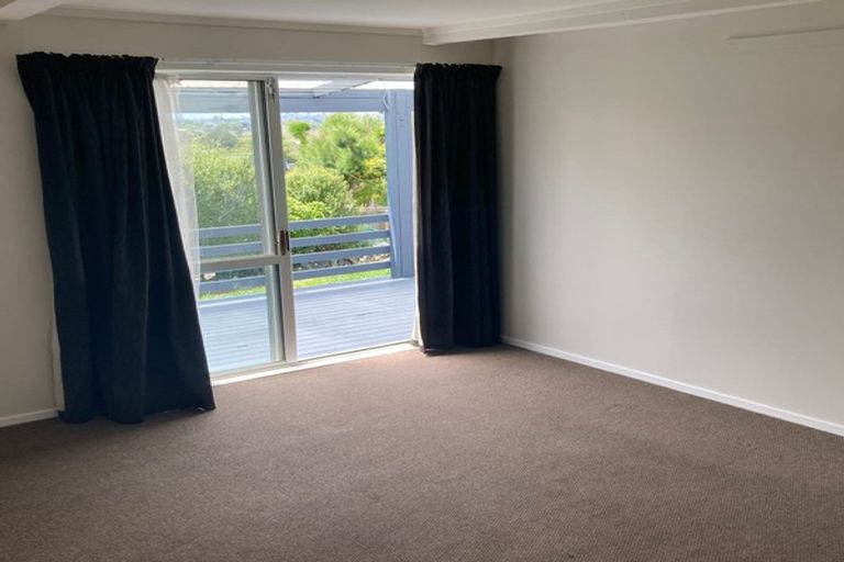 Photo of property in 16 Doone Place, Massey, Auckland, 0614