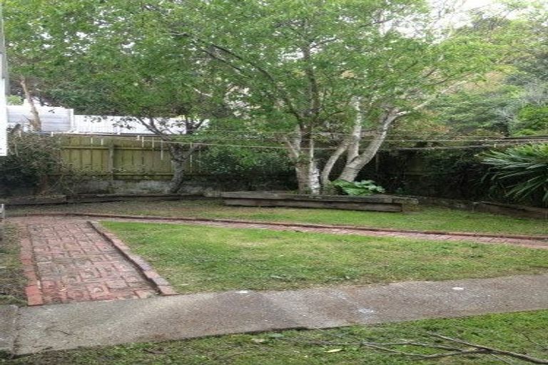 Photo of property in 5 Westland Road, Mount Cook, Wellington, 6021