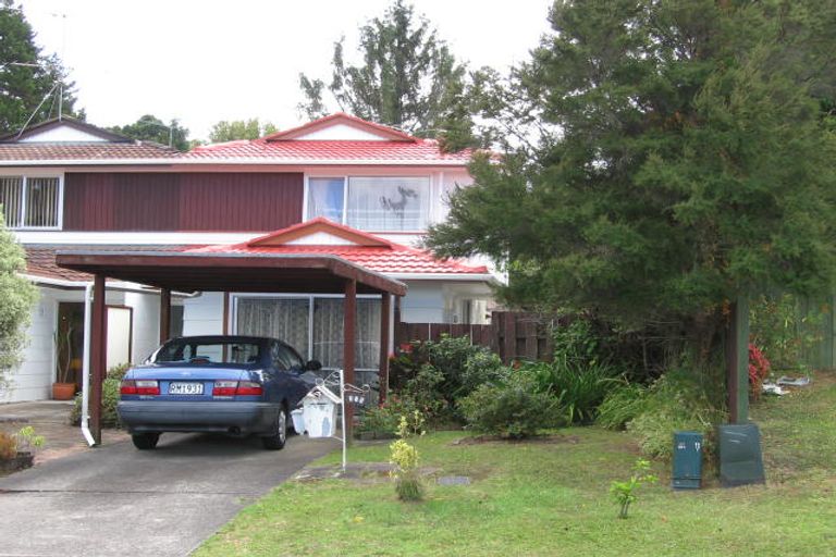 Photo of property in 1/5 Lambrown Drive, Totara Vale, Auckland, 0629