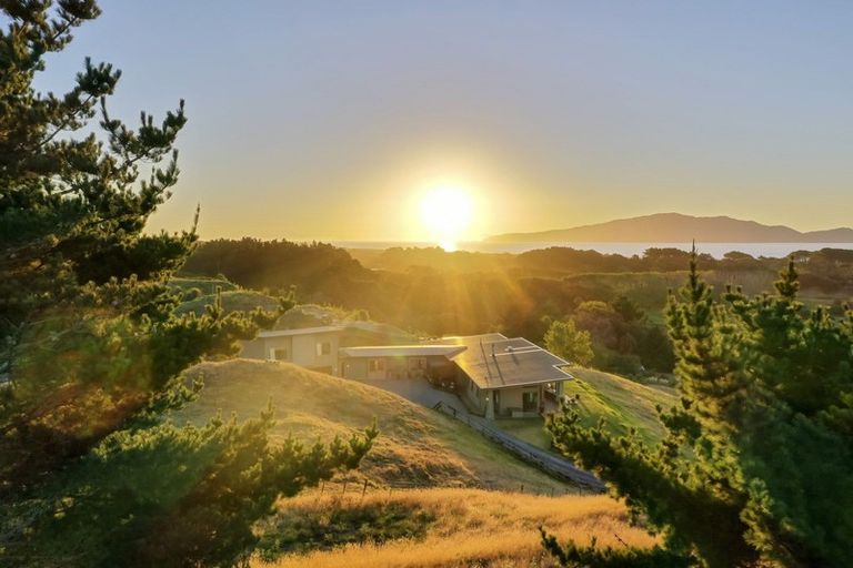 Photo of property in 187 Peka Peka Road, Peka Peka, Waikanae, 5391