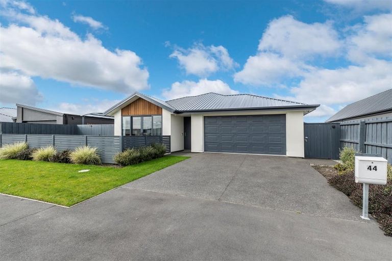 Photo of property in 44 Blakes Road, Belfast, Christchurch, 8051