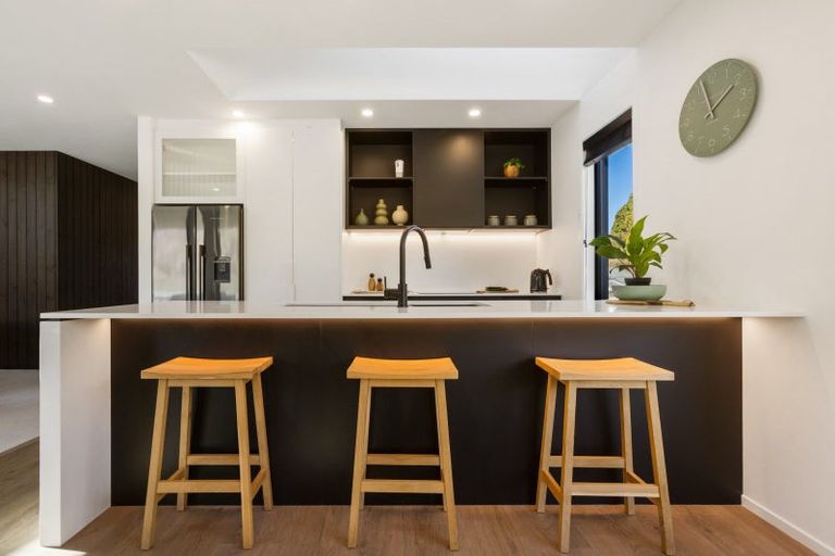 Photo of property in 1 Kamana Rise, Wanaka, 9382