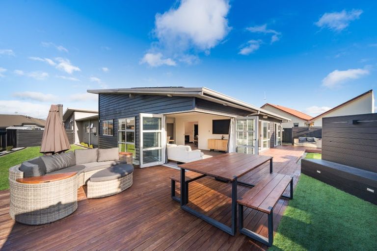 Photo of property in 26 Chestnut Close, Kelvin Grove, Palmerston North, 4414