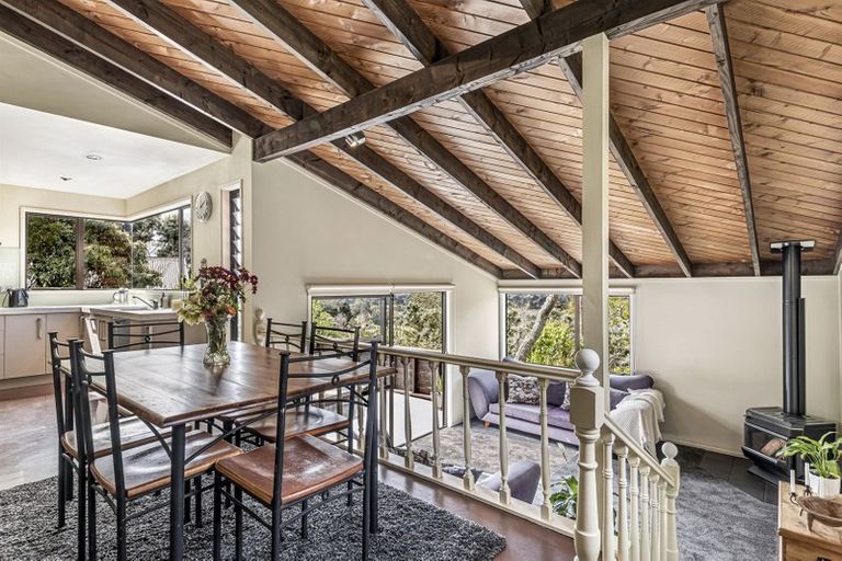 Photo of property in 21 Longfellow Parade, Glen Eden, Auckland, 0604