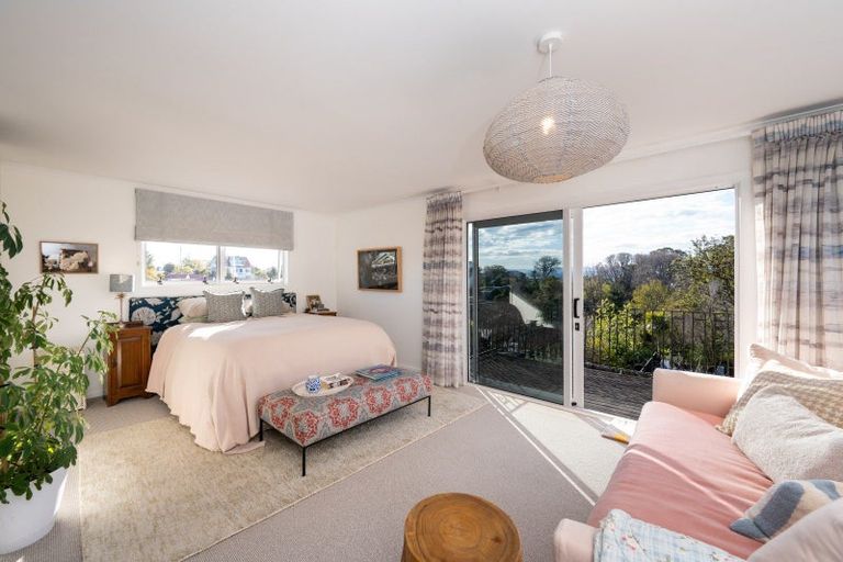 Photo of property in 55 Napier Terrace, Hospital Hill, Napier, 4110