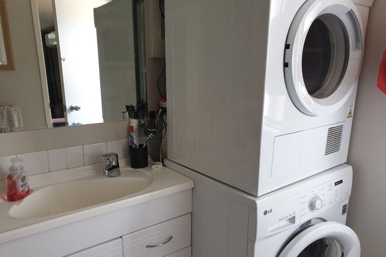 Photo of property in 38 Normanton Street, Glenfield, Auckland, 0629