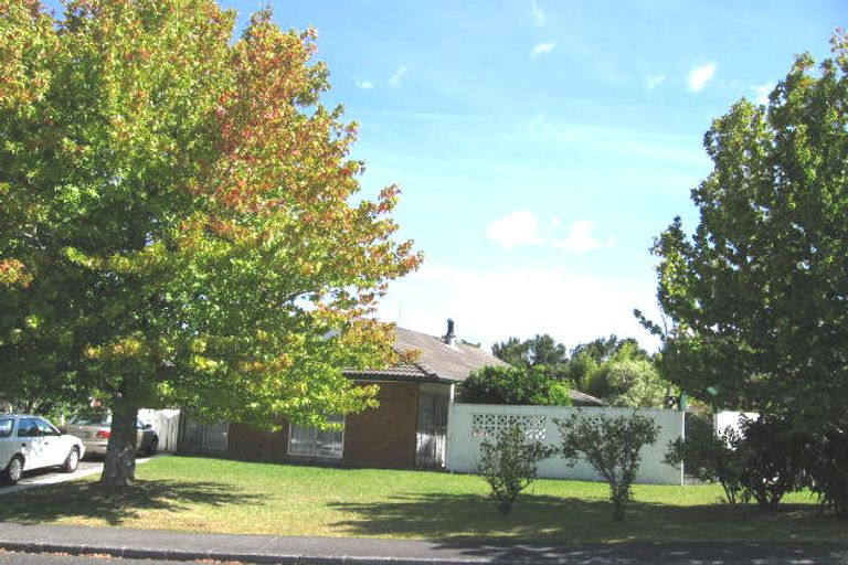 Photo of property in 50 Cockayne Crescent, Sunnynook, Auckland, 0620