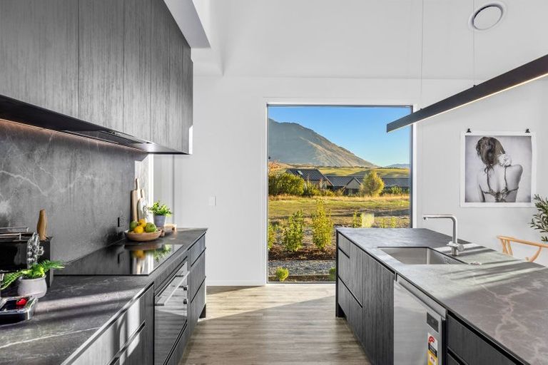 Photo of property in 8 Kerrera Lane, Jacks Point, Queenstown, 9371