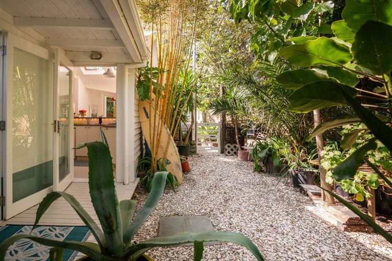 Photo of property in 121 Wellington Road, Paekakariki, 5034