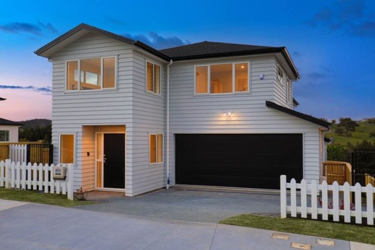 Photo of property in 113 Godfrey Drive, Orewa, 0931