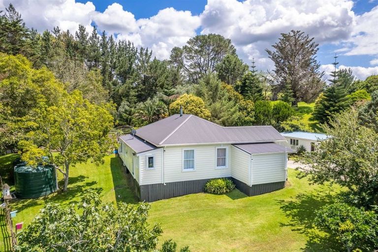 Photo of property in 17 Mudgeways Road, Massey, Auckland, 0614