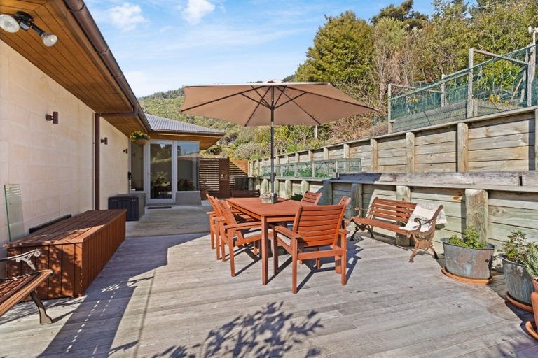 Photo of property in 362b Waikawa Road, Waikawa, Picton, 7220