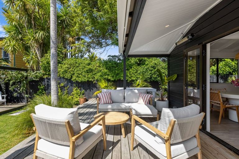 Photo of property in 44b Walton Street, Red Beach, 0932