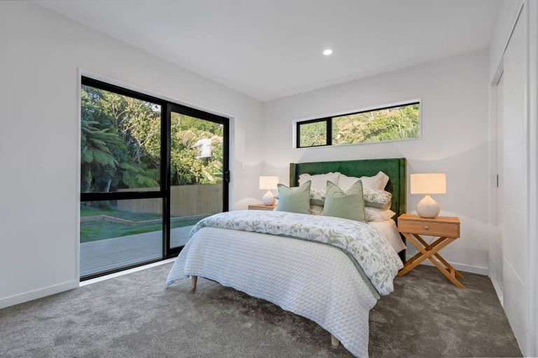 Photo of property in 8b South Lynn Road, Titirangi, Auckland, 0604