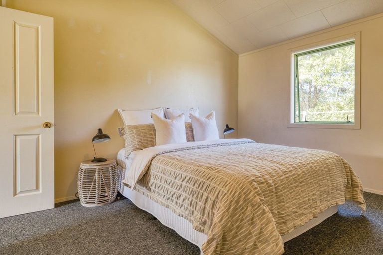 Photo of property in 53 Cabeleigh Drive, Helensville, 0800