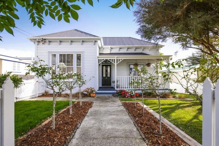 Photo of property in 7 Kowhai Street, Helensville, 0800