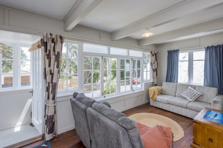 Photo of property in 10 Manly Street, Paraparaumu Beach, Paraparaumu, 5032