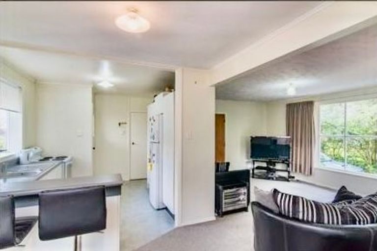 Photo of property in 1 Wakefield Terrace, Tawa, Wellington, 5028