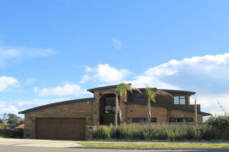 Photo of property in 18 Millennium Hill, Paraparaumu, 5032