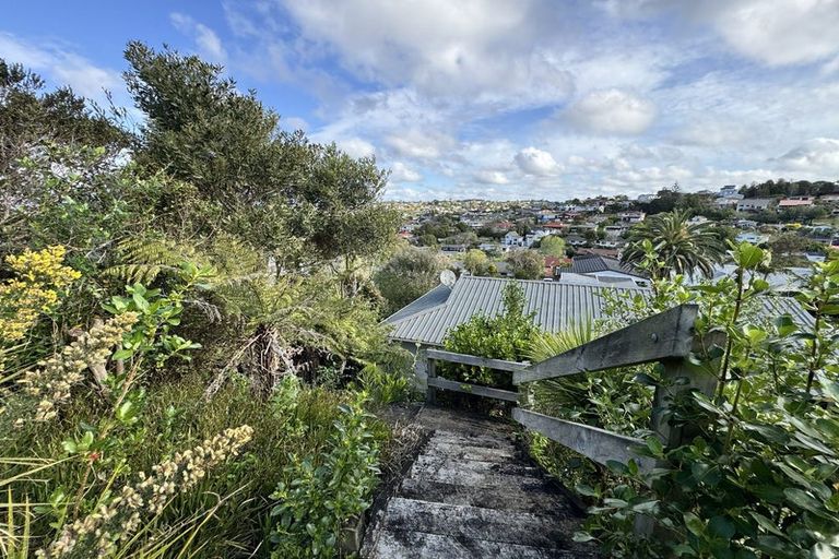 Photo of property in 118 Stapleford Crescent, Browns Bay, Auckland, 0630