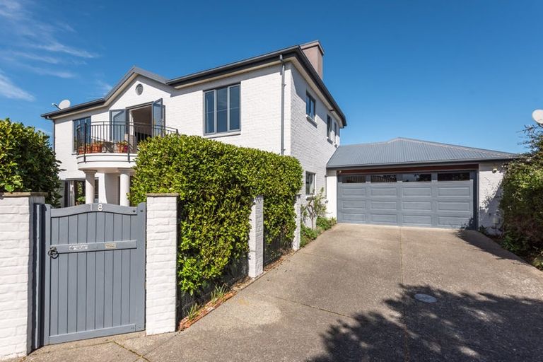Photo of property in 16 Clyde Road, Upper Riccarton, Christchurch, 8041