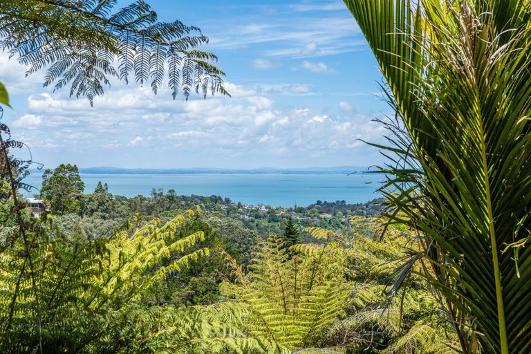 Photo of property in 70 Scenic Drive, Titirangi, Auckland, 0604