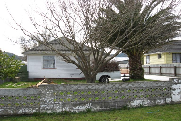 Photo of property in 10 Mckay Street, Wainuiomata, Lower Hutt, 5014