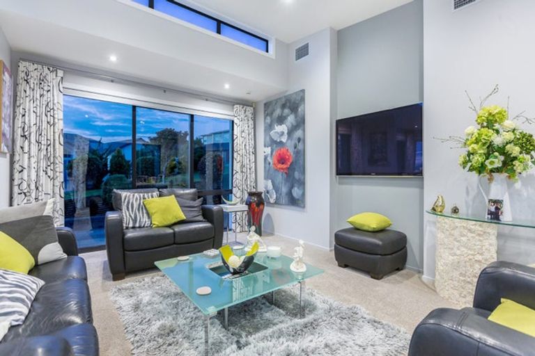 Photo of property in 6 The Fjord, Aotea, Porirua, 5024