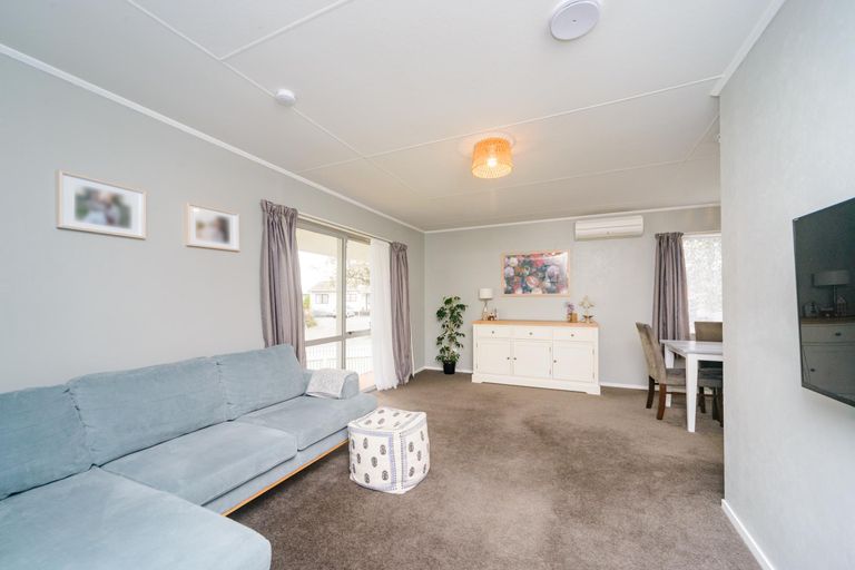 Photo of property in 35 Suzanne Grove, Kelvin Grove, Palmerston North, 4414