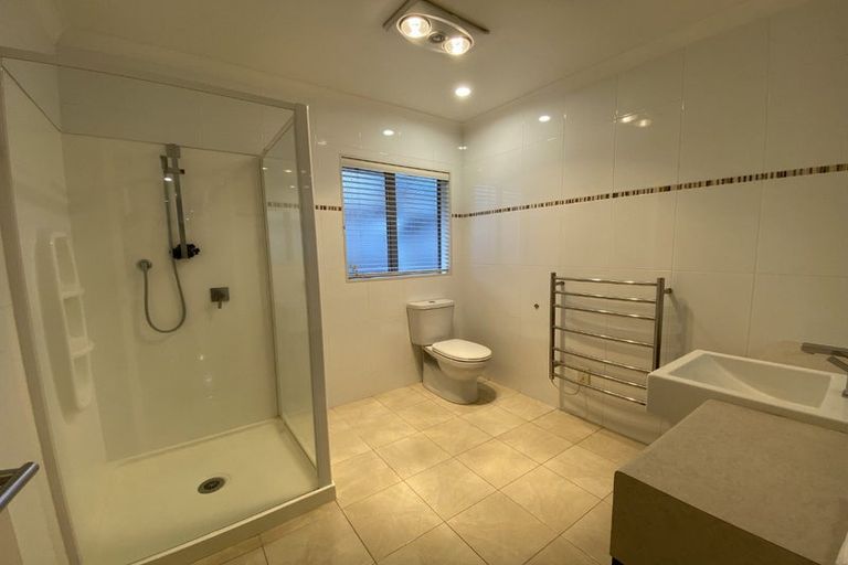 Photo of property in 4 Oak Bark Drive, Schnapper Rock, Auckland, 0632