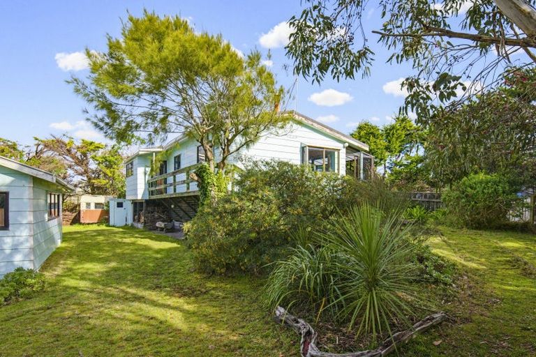Photo of property in 8 Duncan Street, Waikawa Beach, Manakau, 5573