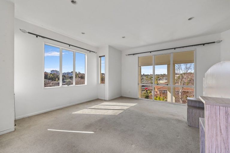 Photo of property in 3 Pentland Place, Highlands Park, New Plymouth, 4312