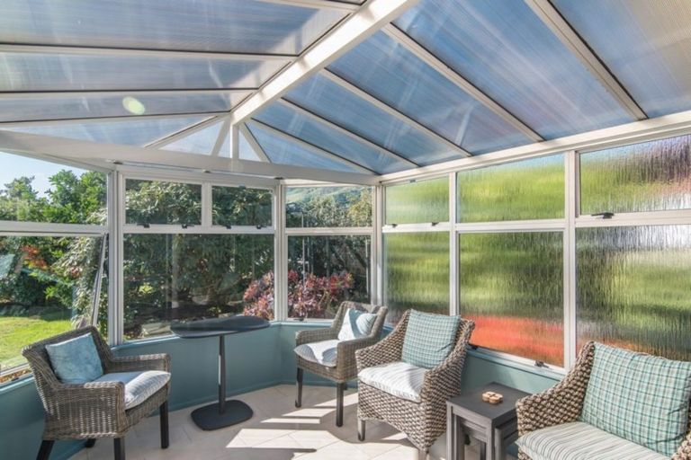 Photo of property in 3 Rewarewa Crescent, Waikanae, 5036