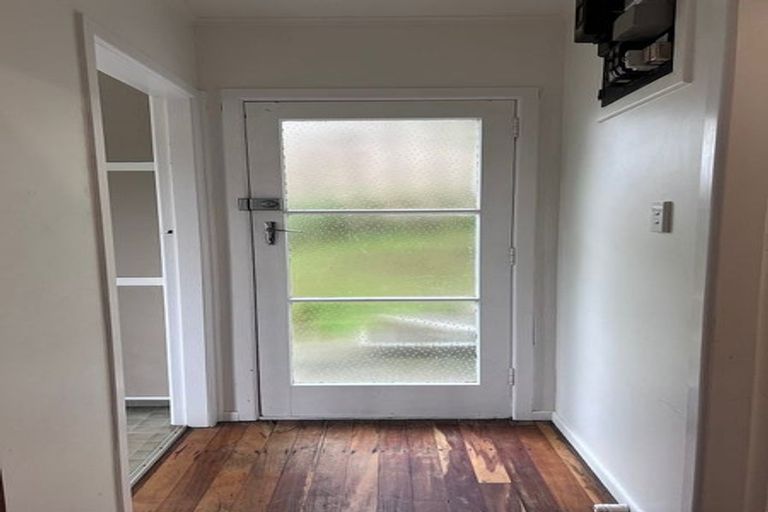 Photo of property in 147 Ruskin Road, Newlands, Wellington, 6037