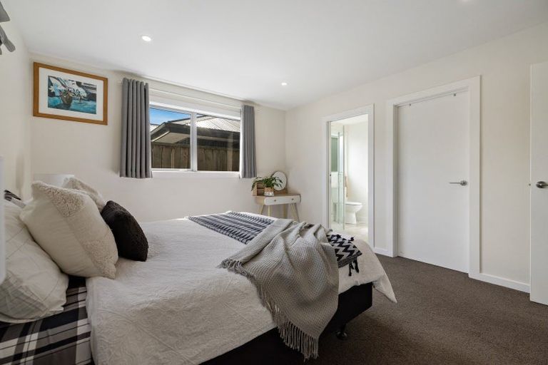 Photo of property in 27 Bale Road, Jacks Point, 9371