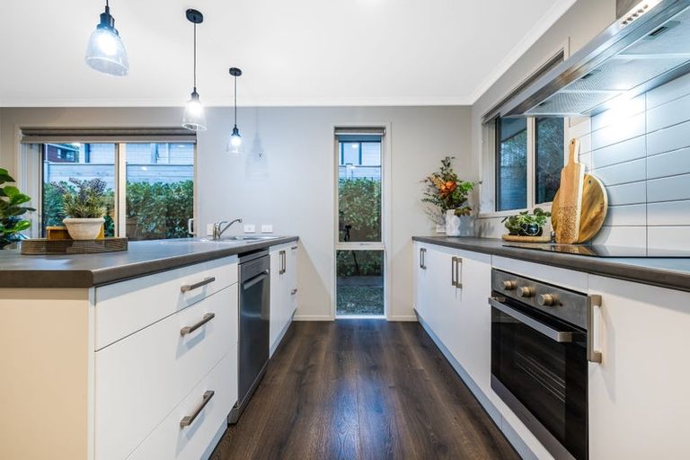 Photo of property in 34 Mooring Close, Whitby, Porirua, 5024