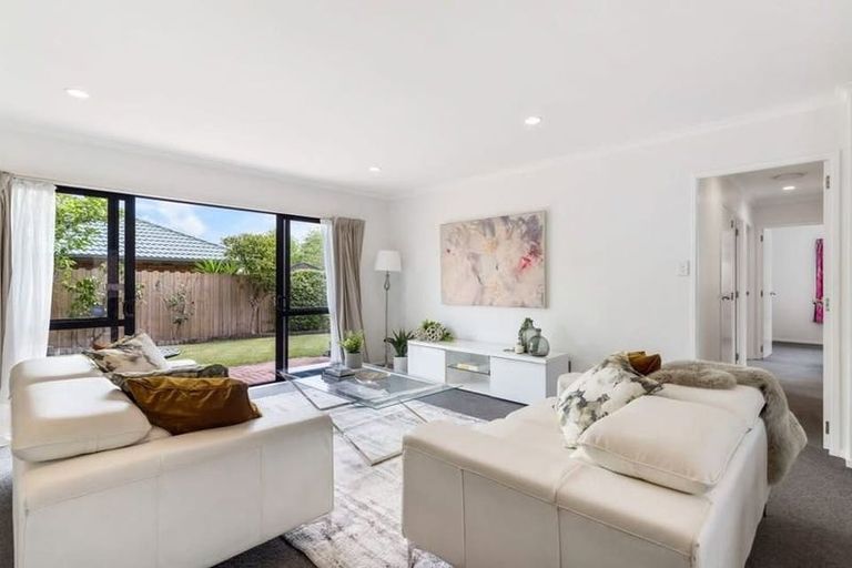 Photo of property in 16 Carisbrook Crescent, Papakura, 2110