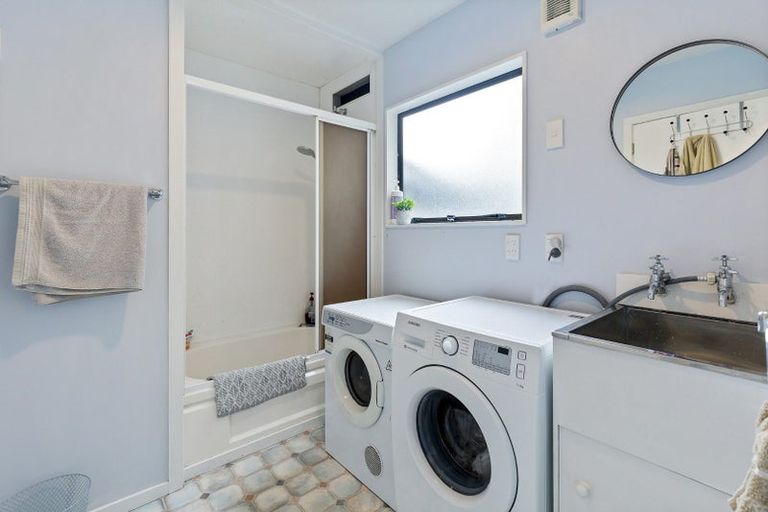 Photo of property in 78 Vodanovich Road, Te Atatu South, Auckland, 0610
