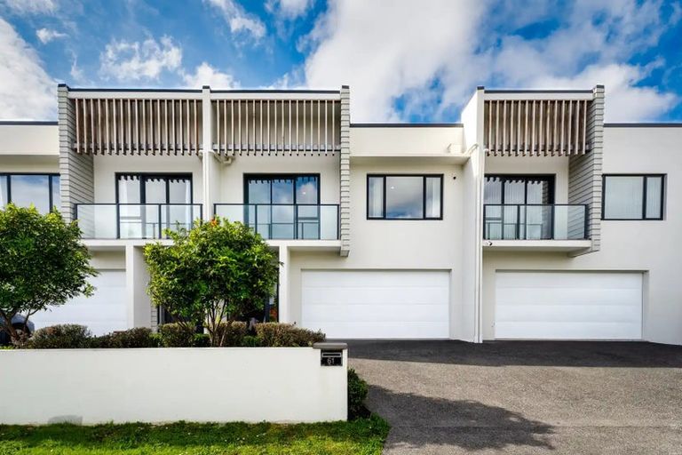 Photo of property in 61 Hayfield Way, Karaka, Papakura, 2113