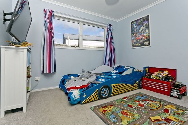 Photo of property in 62 Kia Ora Road, Beach Haven, Auckland, 0626